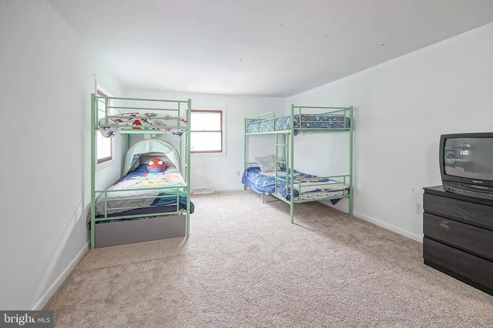 176 COLUMBIA AVENUE West Deptford, NJ 08086