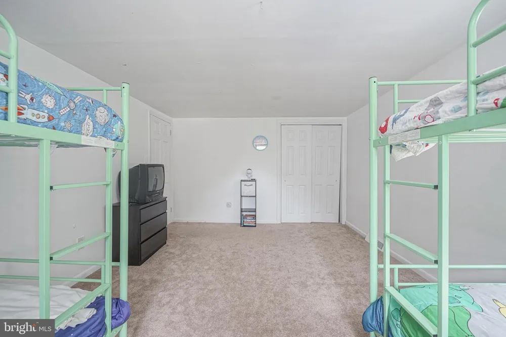 176 COLUMBIA AVENUE West Deptford, NJ 08086