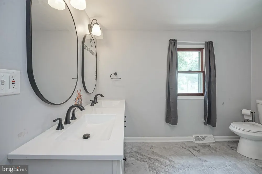 176 COLUMBIA AVENUE West Deptford, NJ 08086