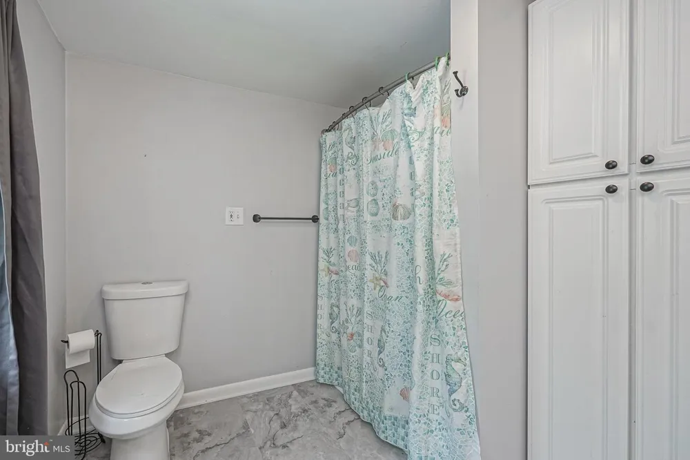 176 COLUMBIA AVENUE West Deptford, NJ 08086