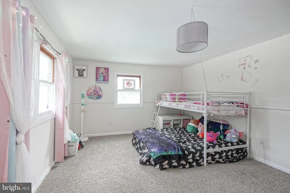 176 COLUMBIA AVENUE West Deptford, NJ 08086