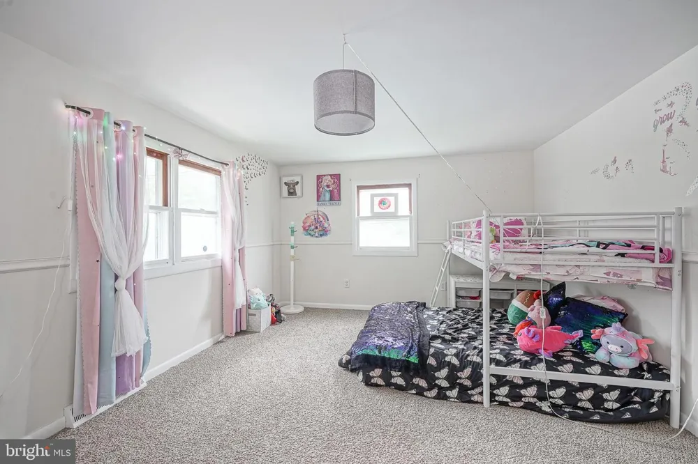 176 COLUMBIA AVENUE West Deptford, NJ 08086