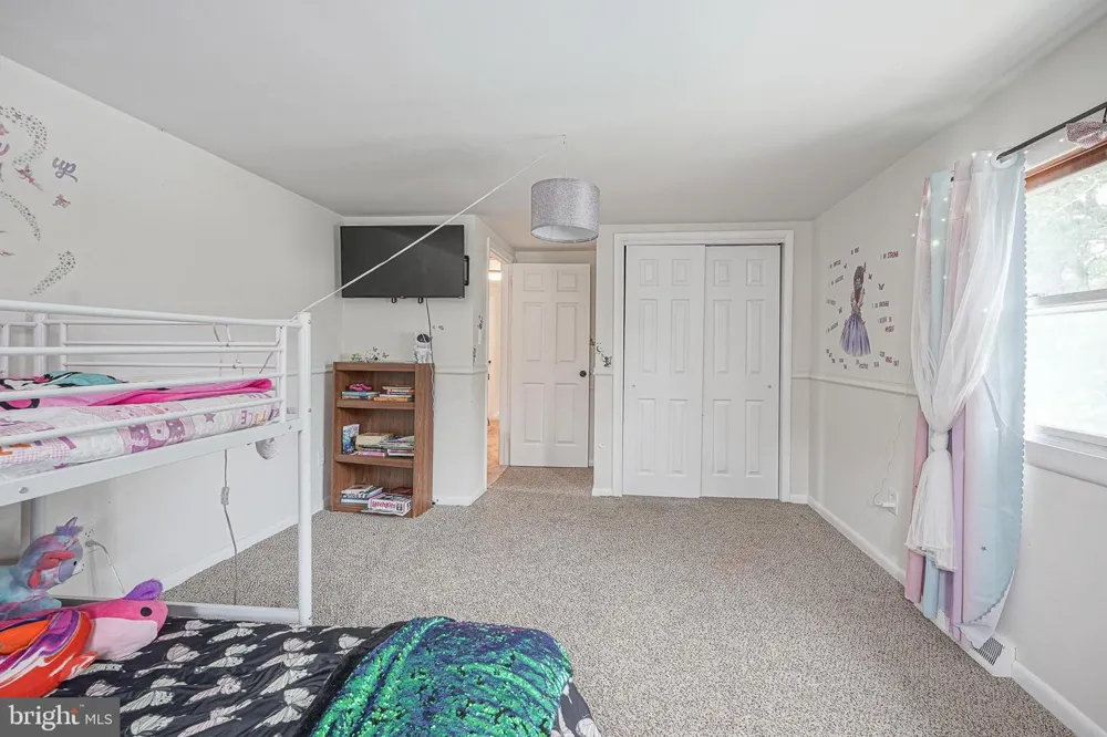 176 COLUMBIA AVENUE West Deptford, NJ 08086