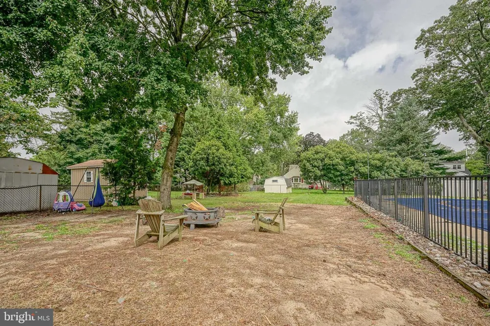 176 COLUMBIA AVENUE West Deptford, NJ 08086