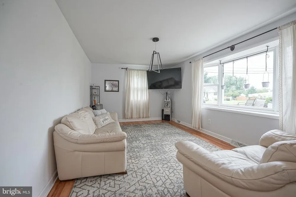 176 COLUMBIA AVENUE West Deptford, NJ 08086