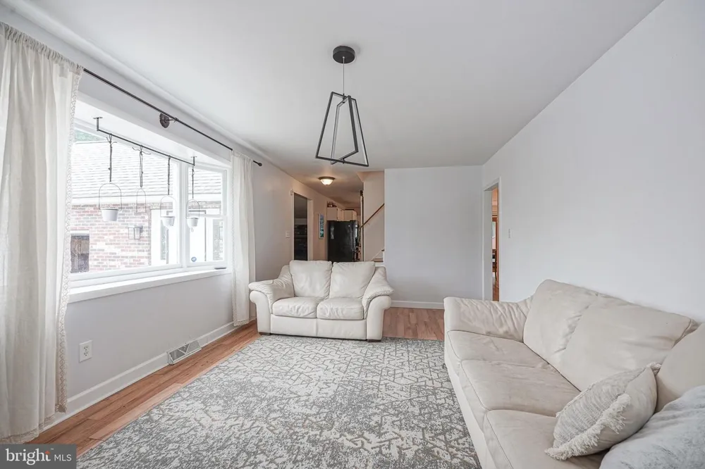 176 COLUMBIA AVENUE West Deptford, NJ 08086
