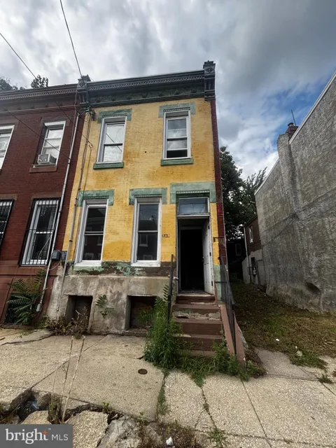 911 W HUNTINGDON STREET