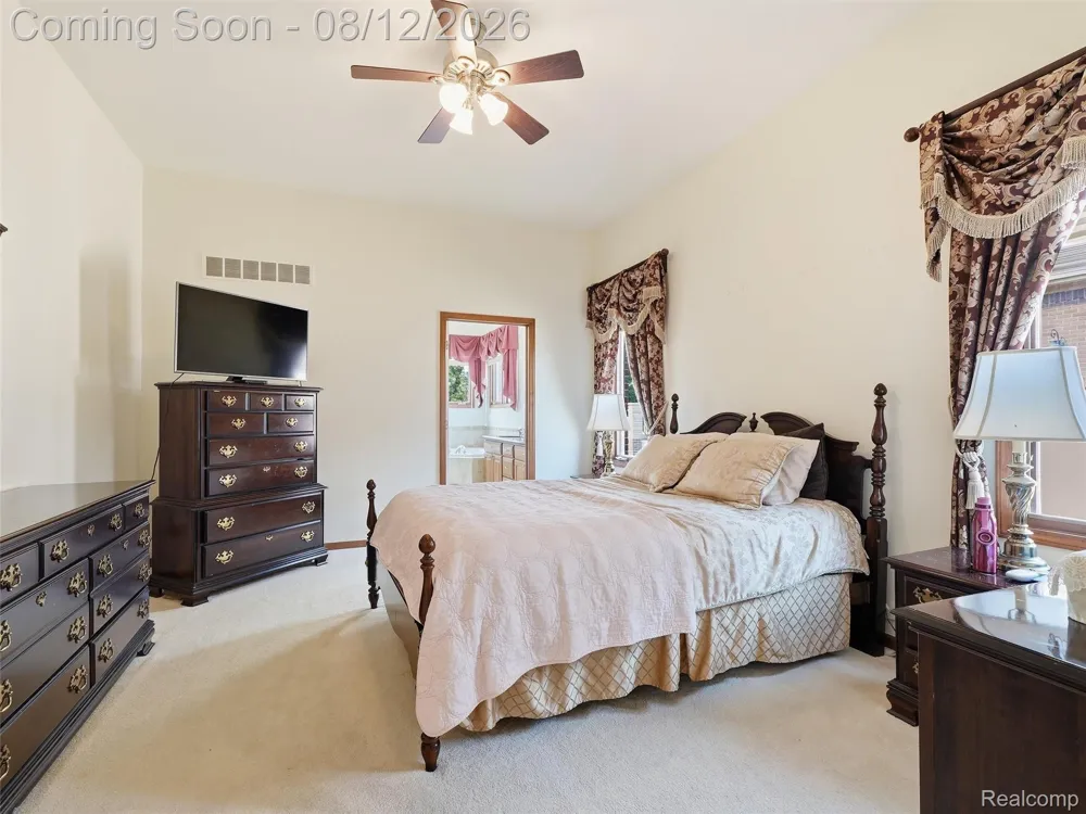 54867 Preston Pines Lane Shelby Charter Township, MI 48315