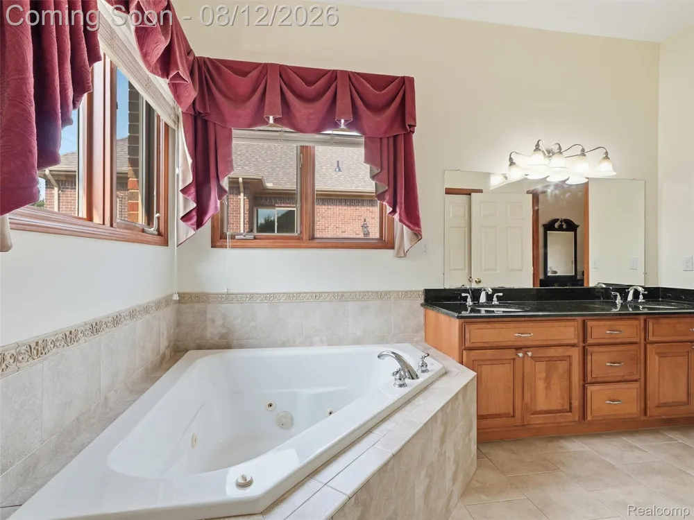 54867 Preston Pines Lane Shelby Charter Township, MI 48315
