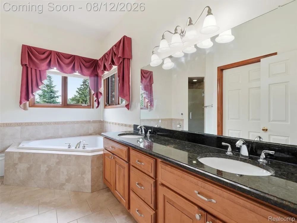 54867 Preston Pines Lane Shelby Charter Township, MI 48315