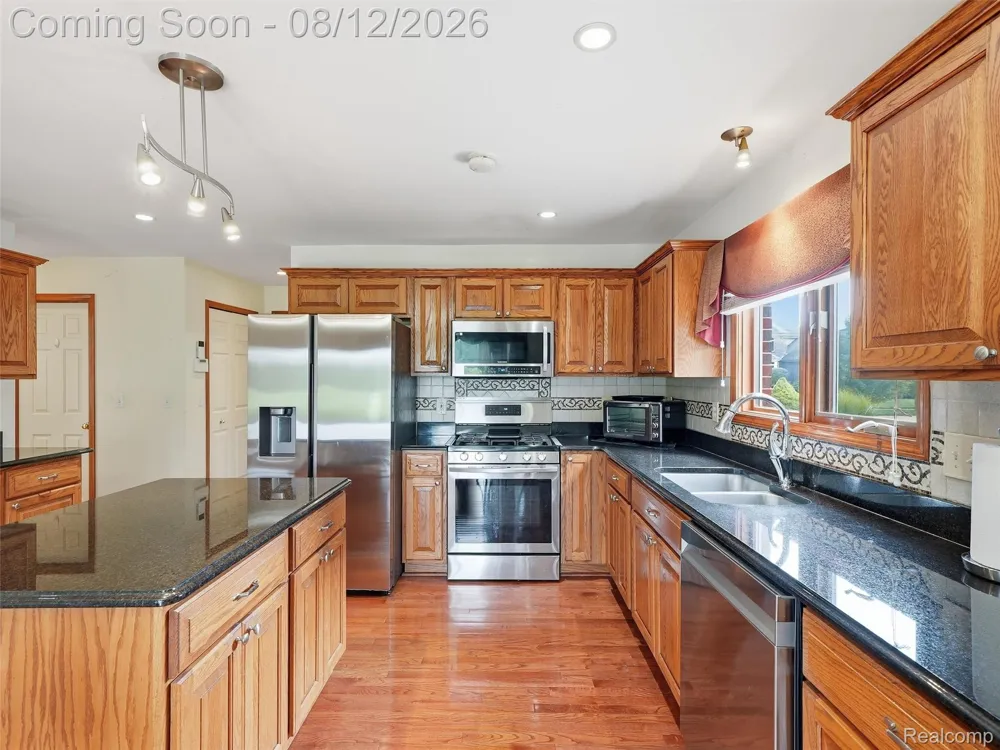 54867 Preston Pines Lane Shelby Charter Township, MI 48315