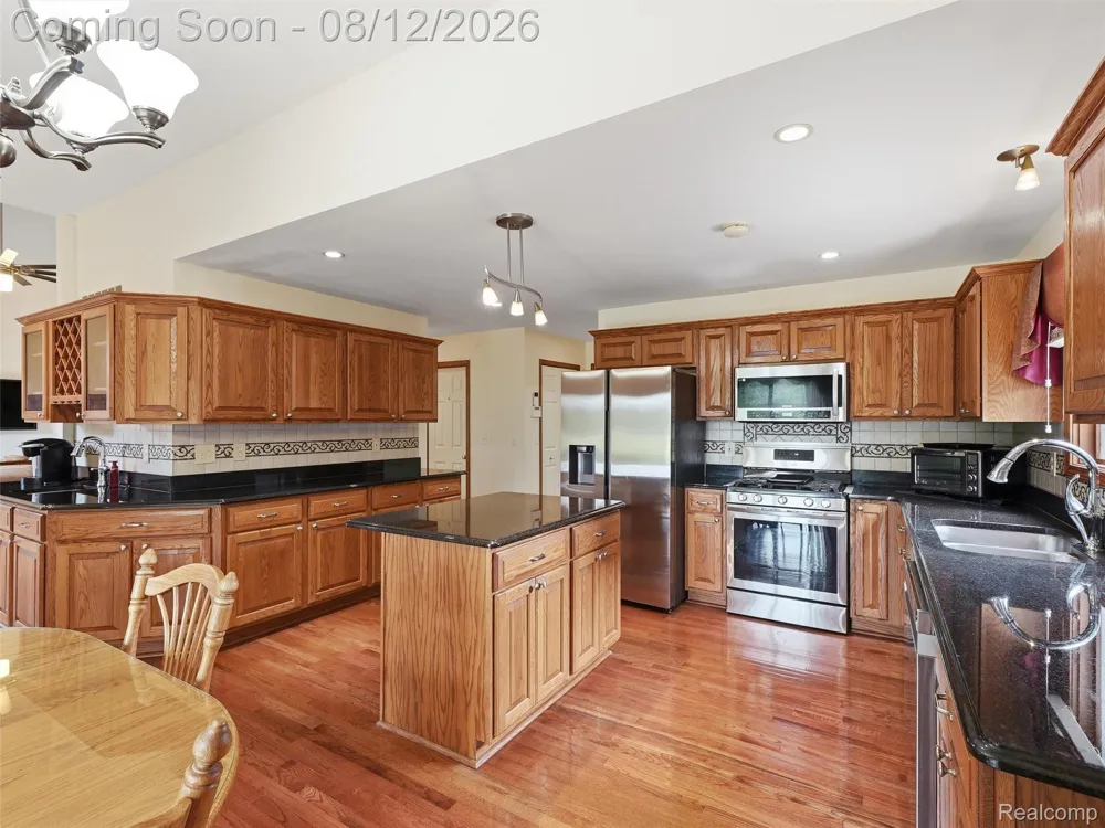 54867 Preston Pines Lane Shelby Charter Township, MI 48315