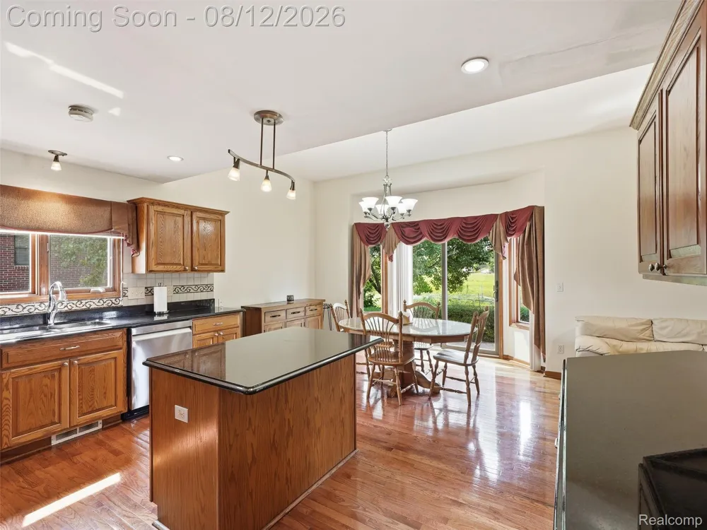 54867 Preston Pines Lane Shelby Charter Township, MI 48315