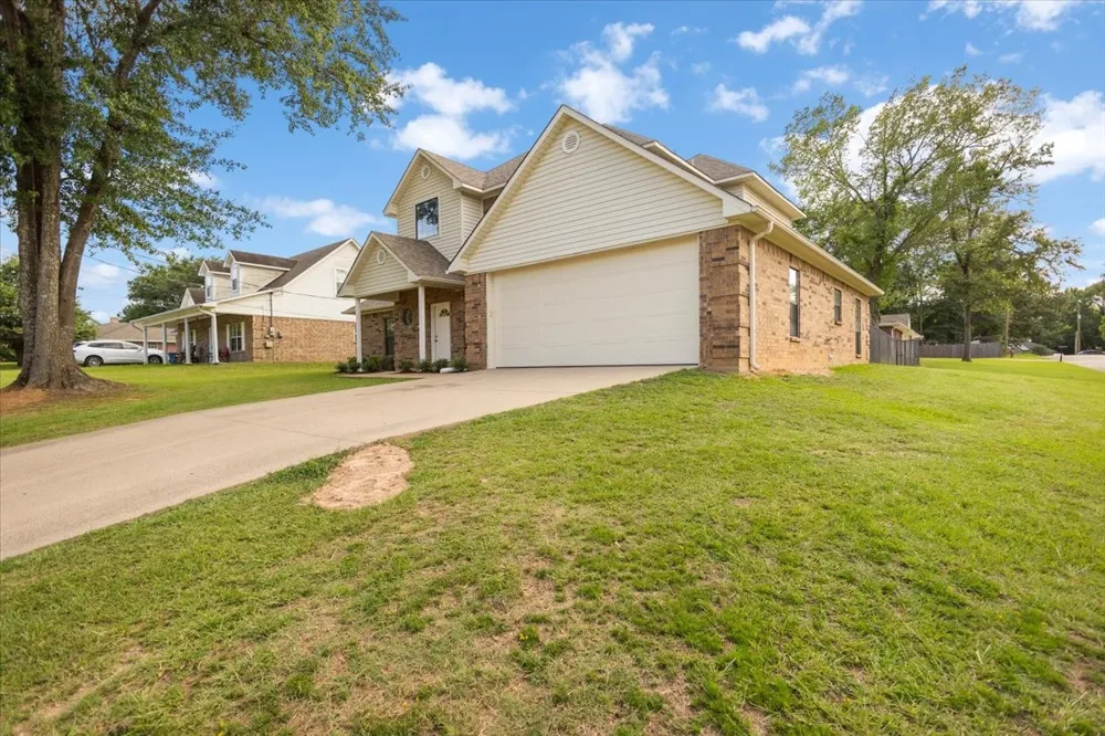 703 Daniel Street Gladewater, TX 75647