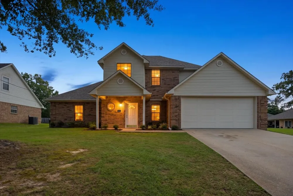 703 Daniel Street Gladewater, TX 75647