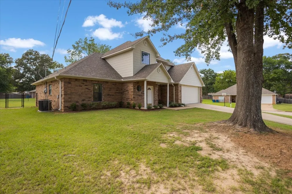 703 Daniel Street Gladewater, TX 75647