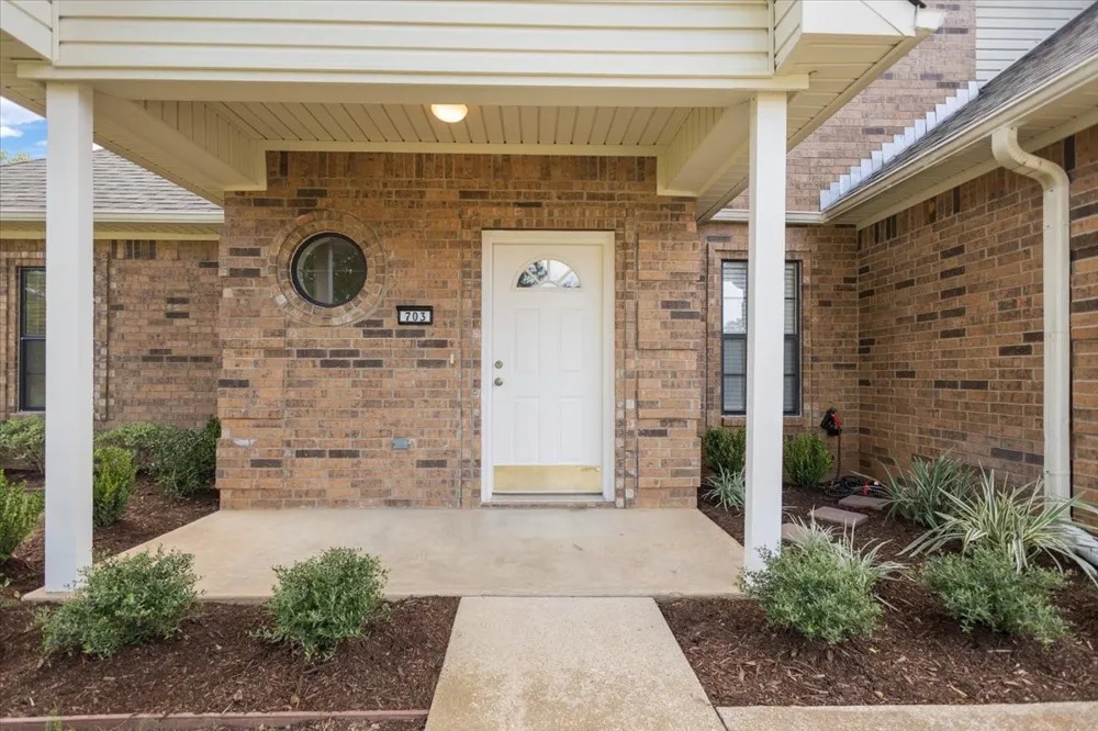 703 Daniel Street Gladewater, TX 75647