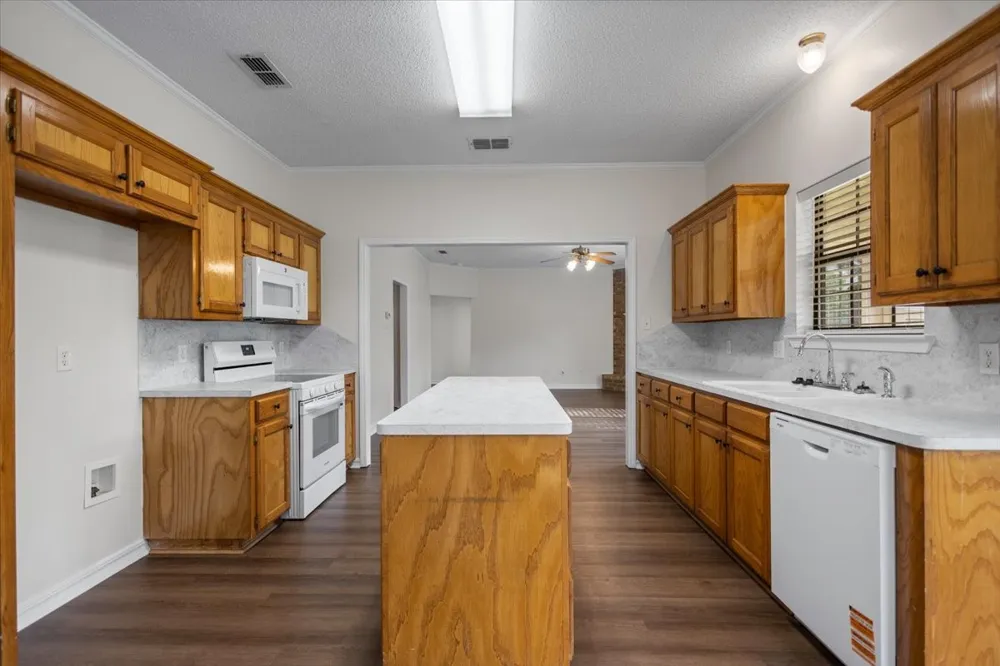 703 Daniel Street Gladewater, TX 75647