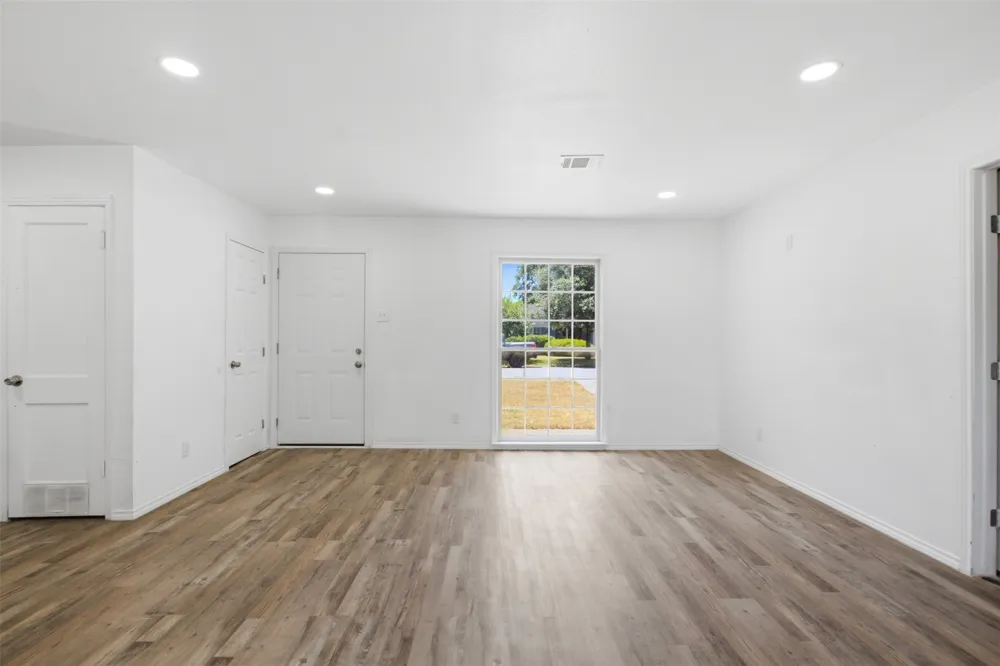 1219 Daisy Lane Irving, TX 75061