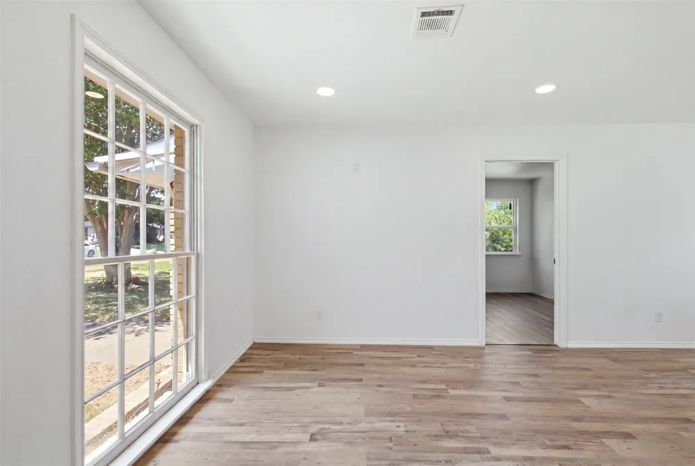 1219 Daisy Lane Irving, TX 75061