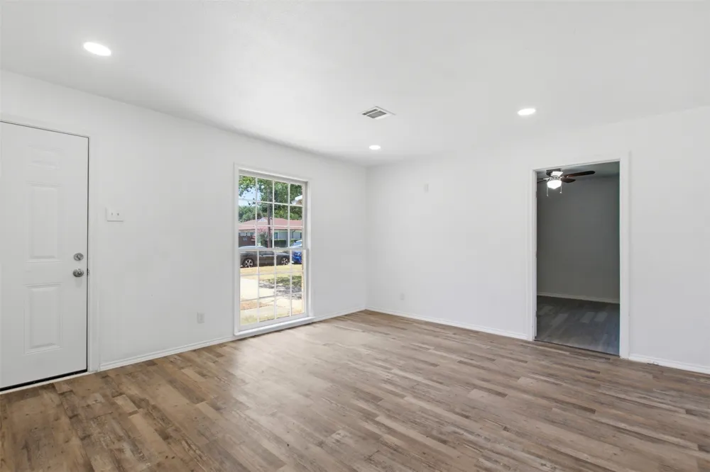 1219 Daisy Lane Irving, TX 75061