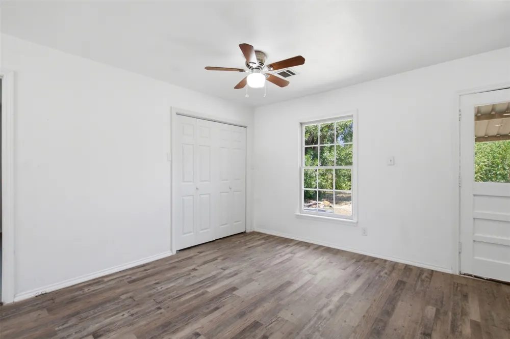 1219 Daisy Lane Irving, TX 75061