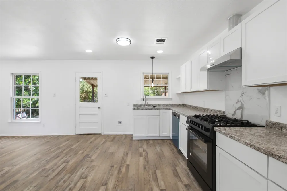 1219 Daisy Lane Irving, TX 75061