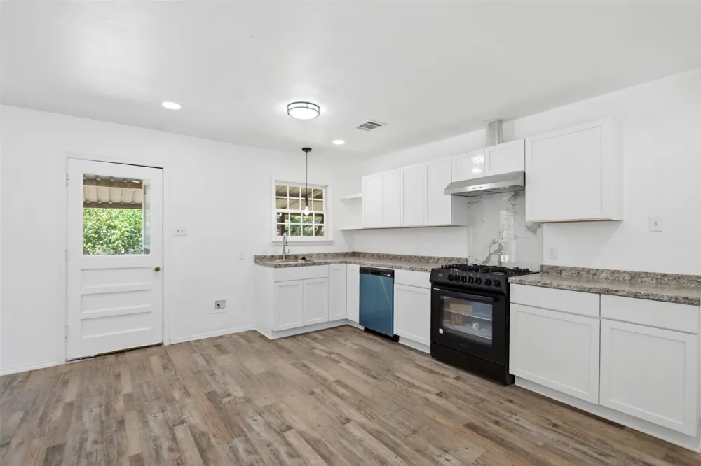 1219 Daisy Lane Irving, TX 75061