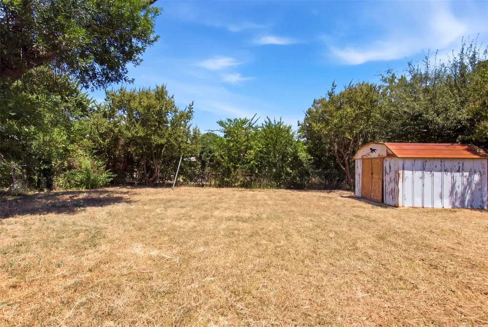 1219 Daisy Lane Irving, TX 75061