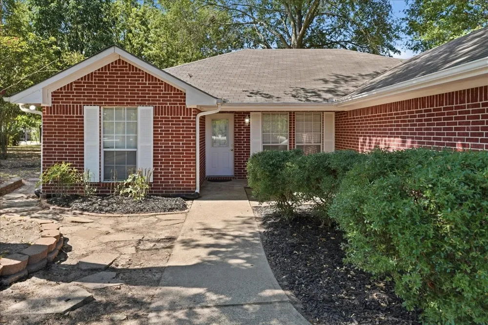 161 County Road 2232 Mineola, TX 75773