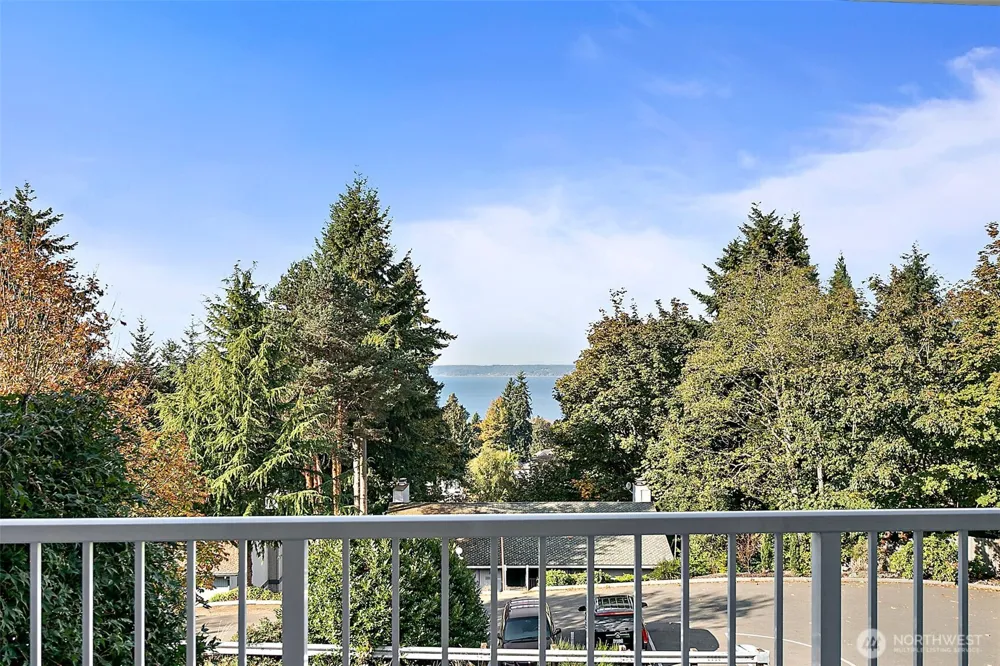 28610 16th Avenue S #202 Federal Way, WA 98003