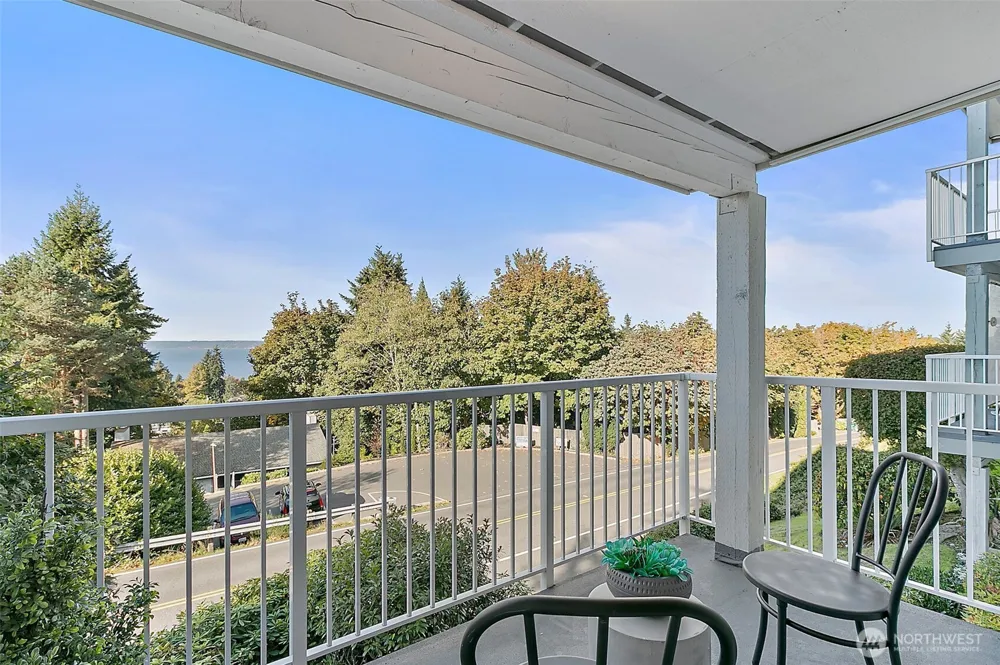 28610 16th Avenue S #202 Federal Way, WA 98003