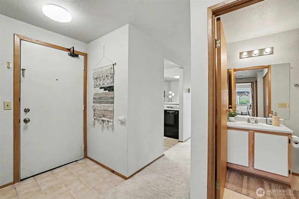 28610 16th Avenue S #202 Federal Way, WA 98003
