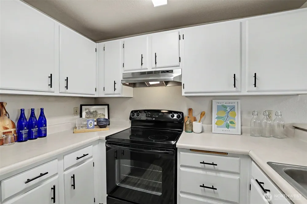 28610 16th Avenue S #202 Federal Way, WA 98003