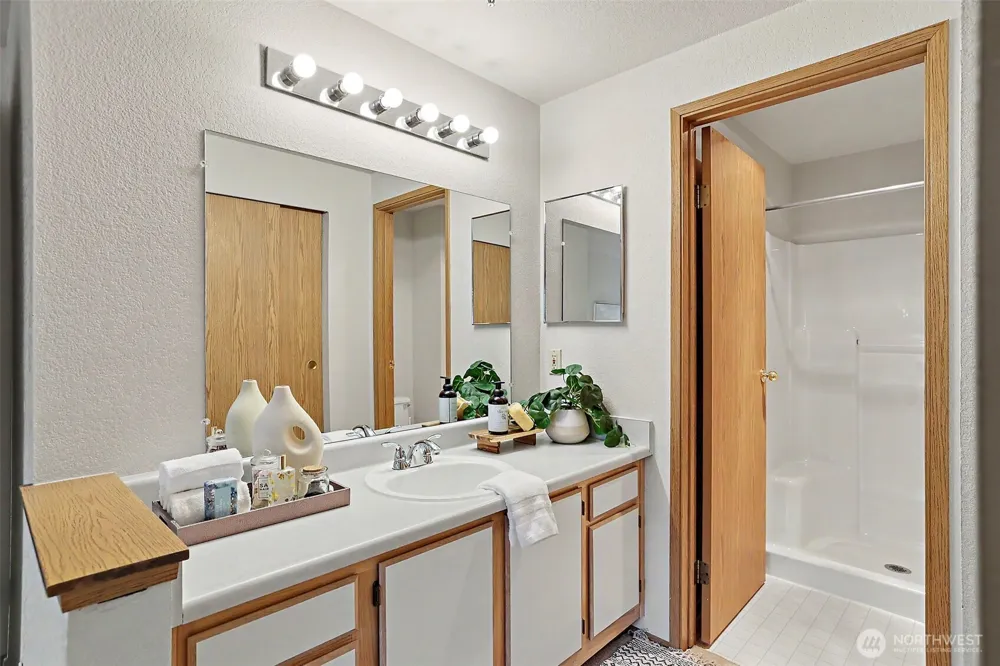 28610 16th Avenue S #202 Federal Way, WA 98003