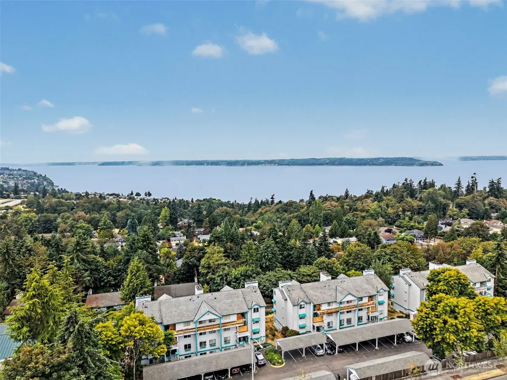 28610 16th Avenue S #202 Federal Way, WA 98003