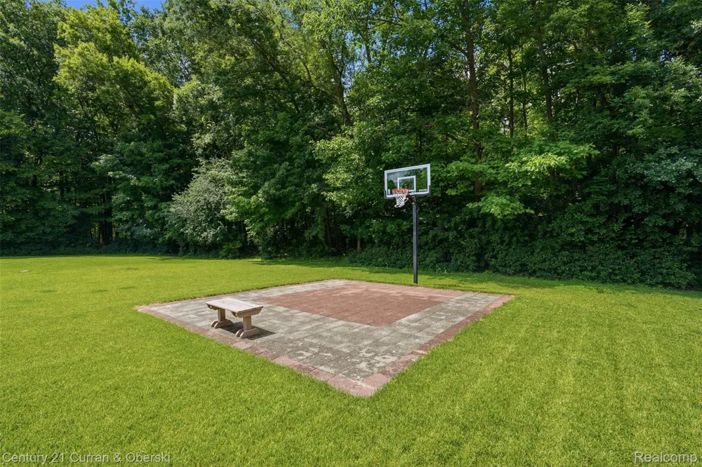 47008 Cider Mill Drive Novi City, MI 48374