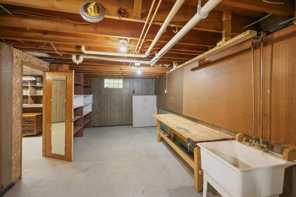 8557 Highway 21 Babbitt, MN 55706