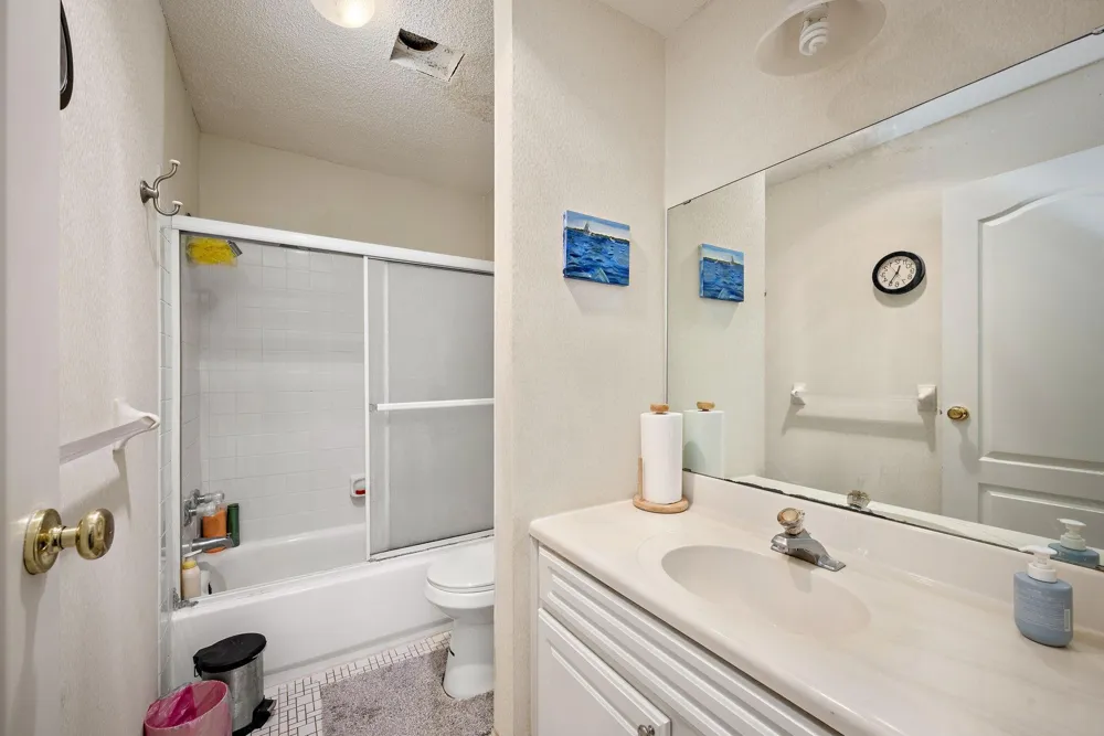 10211 Cedar Lake Road #204 Minnetonka, MN 55305