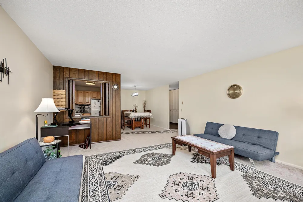 10211 Cedar Lake Road #204 Minnetonka, MN 55305