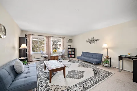 10211 Cedar Lake Road #204