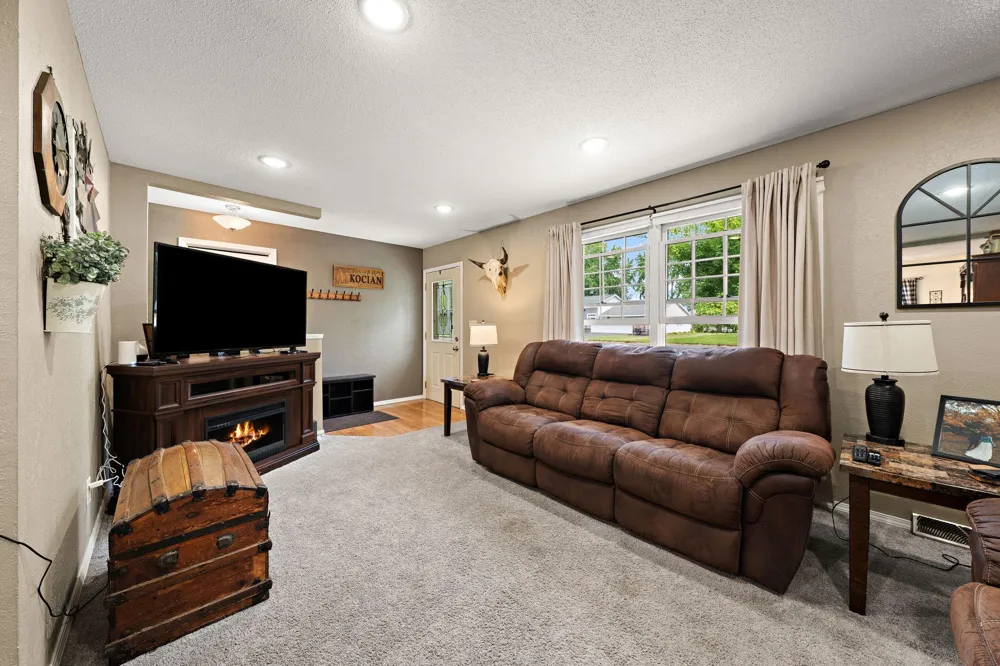 380 2nd Street Hammond, WI 54015
