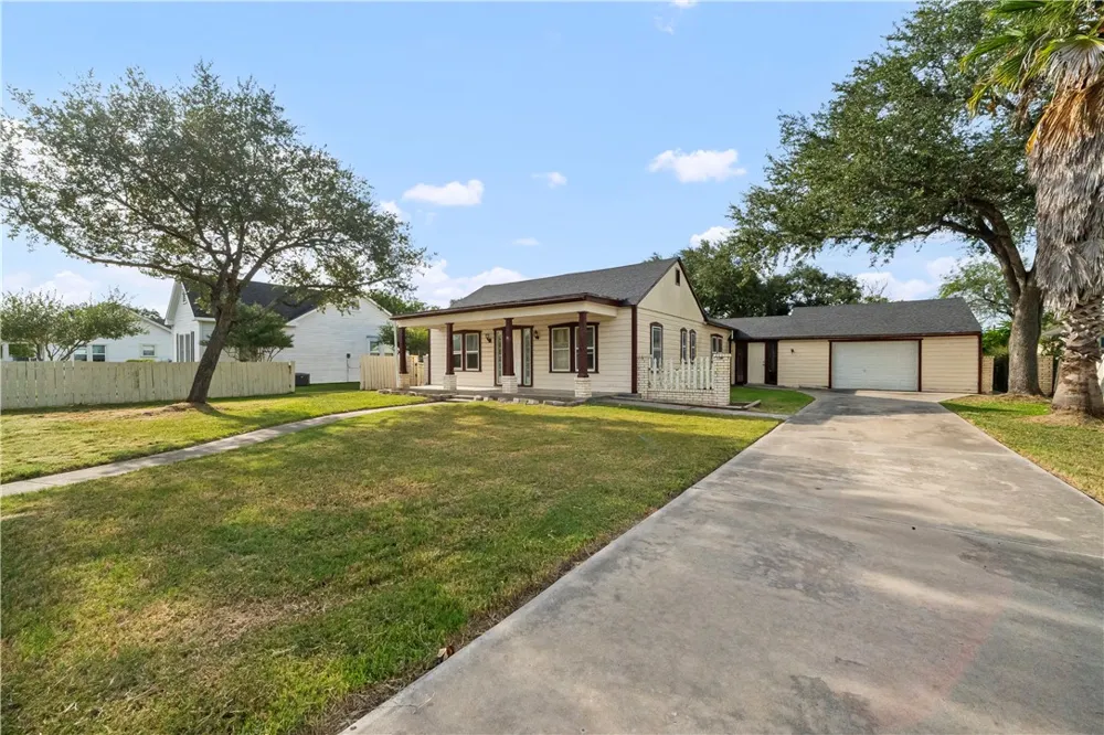 813 E Market Street Sinton, TX 78387