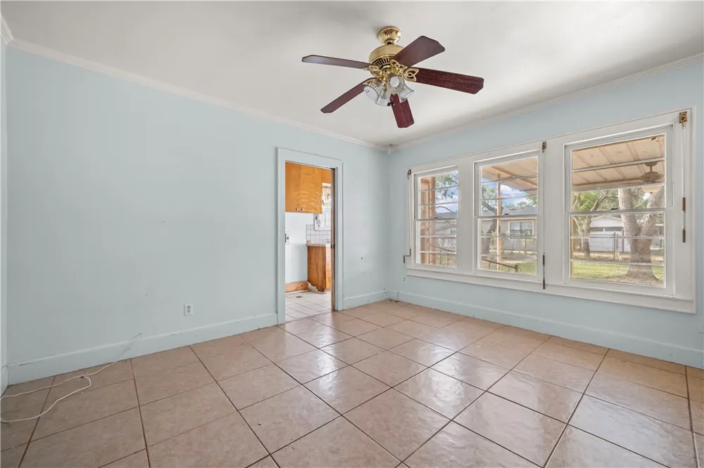 813 E Market Street Sinton, TX 78387