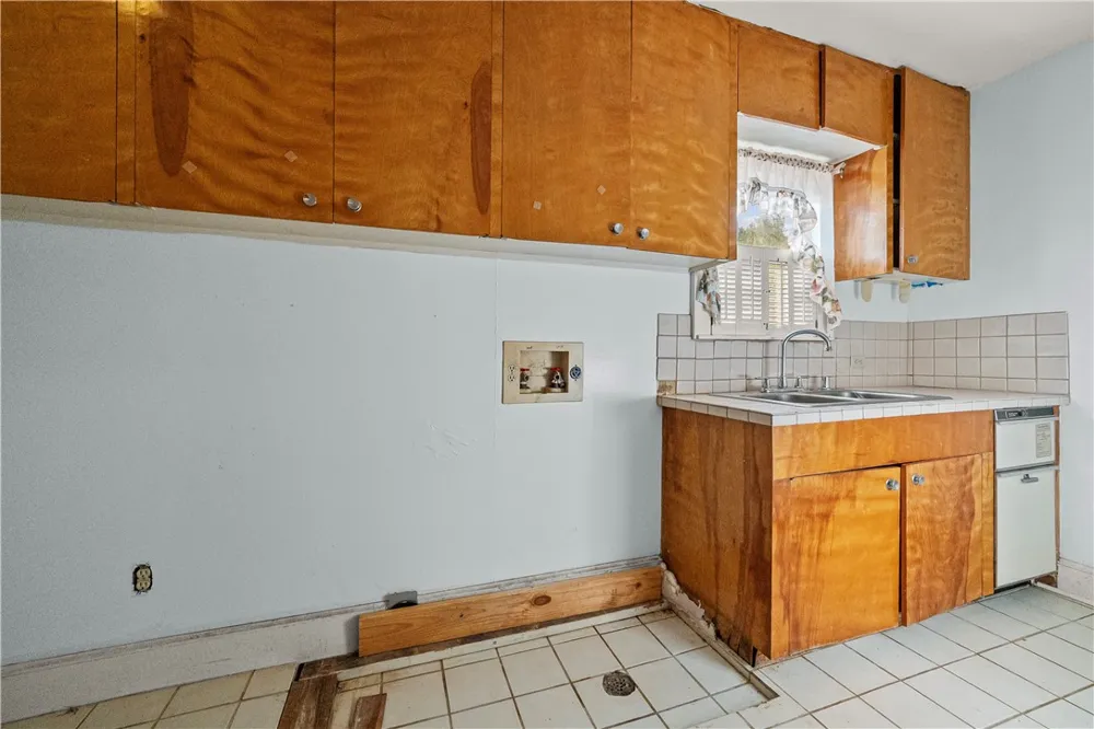 813 E Market Street Sinton, TX 78387