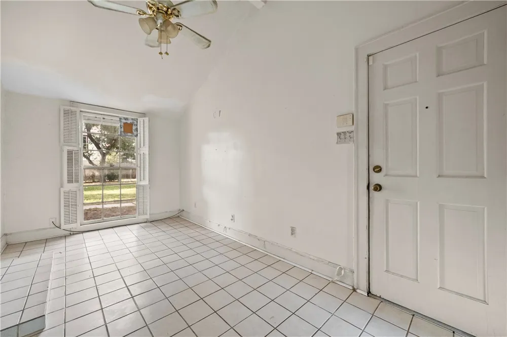 813 E Market Street Sinton, TX 78387