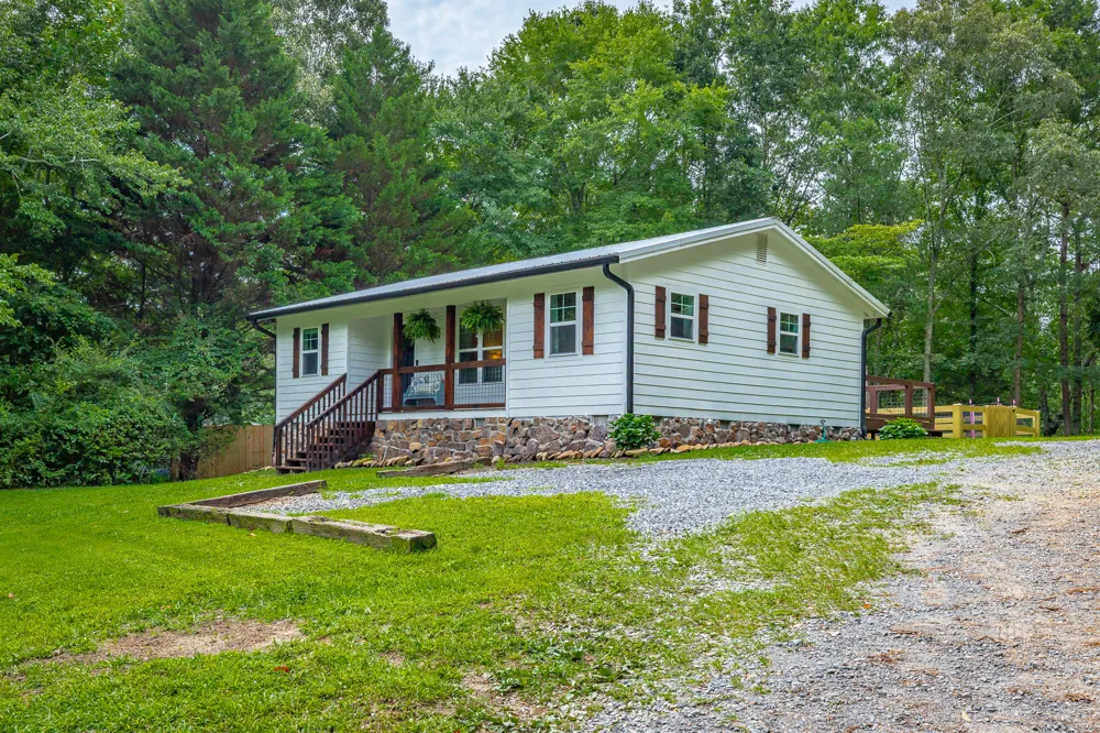 469 Round Pond Road LaFayette, GA 30728