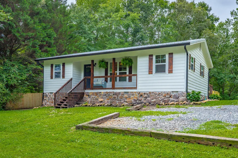 469 Round Pond Road LaFayette, GA 30728