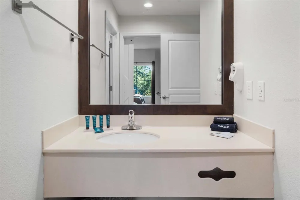 8303 PALM PARKWAY #404 Orlando, FL 32836