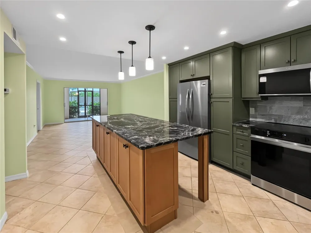 6470 HOLLYWOOD BOULEVARD #104 Sarasota, FL 34231